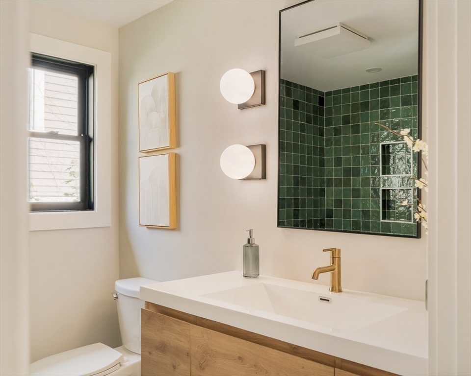 Somerville, Massachusetts 02144, United States, 4 Bedrooms Bedrooms, ,3 BathroomsBathrooms,Residential,Pending,201620