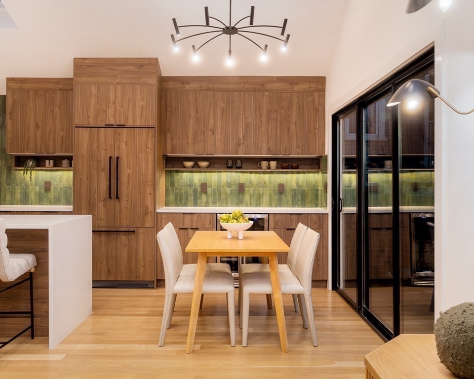 Somerville, Massachusetts 02144, United States, 4 Bedrooms Bedrooms, ,3 BathroomsBathrooms,Residential,Pending,201620