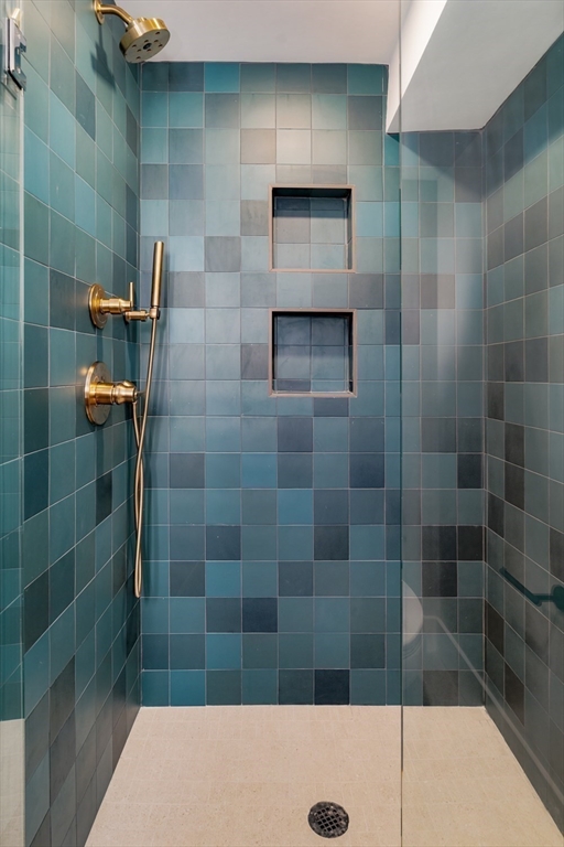 Somerville, Massachusetts 02144, United States, 4 Bedrooms Bedrooms, ,3 BathroomsBathrooms,Residential,Pending,201620