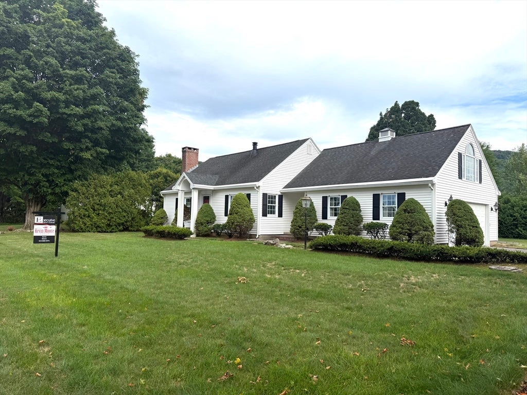 Photo of 6 Gross Ln, Easthampton, MA
