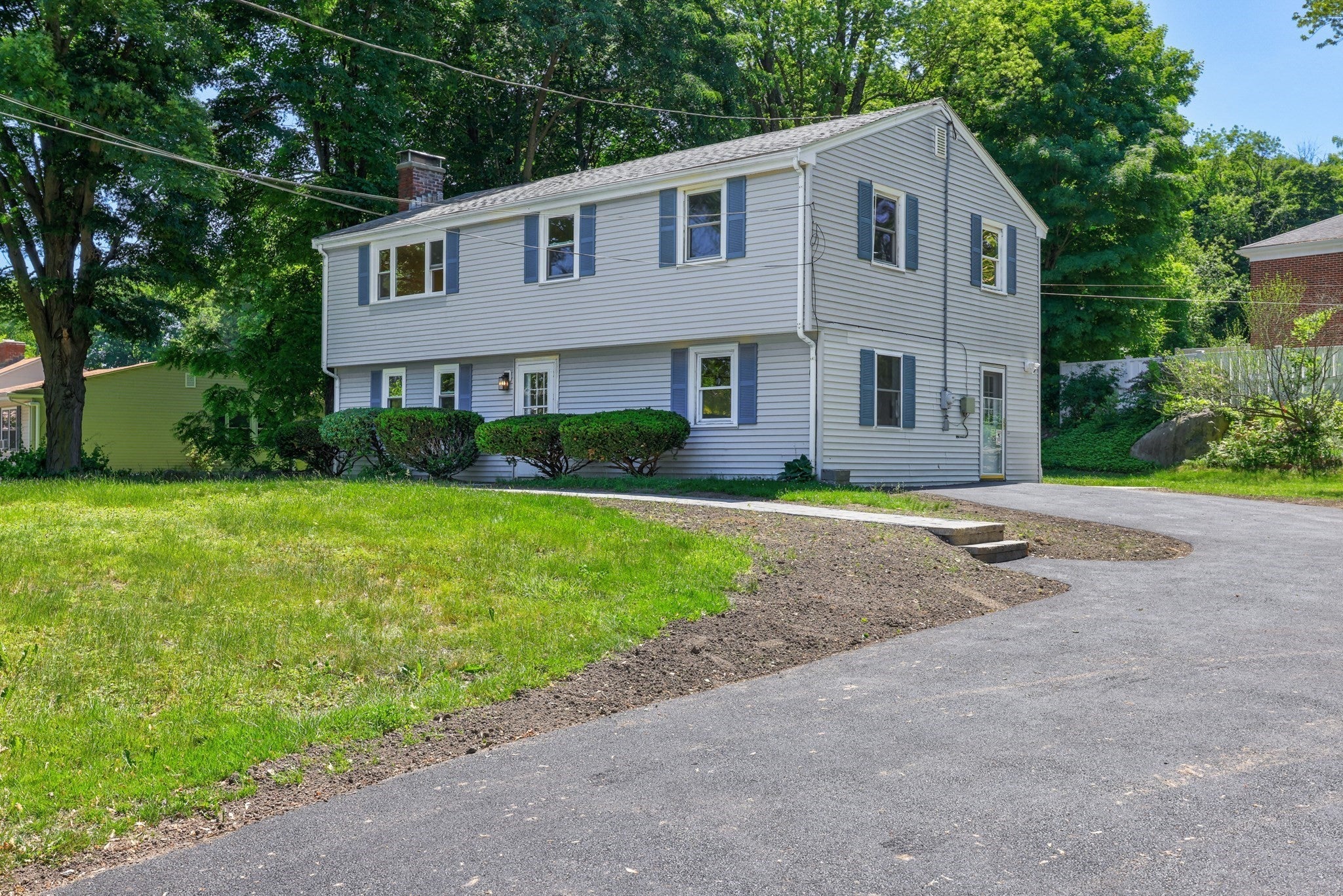 181 E Main St
