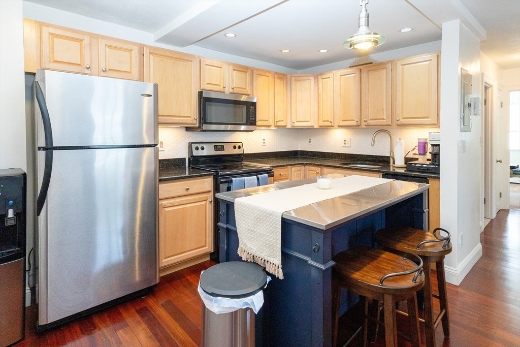 Photo of 191 Commercial St, Braintree, MA