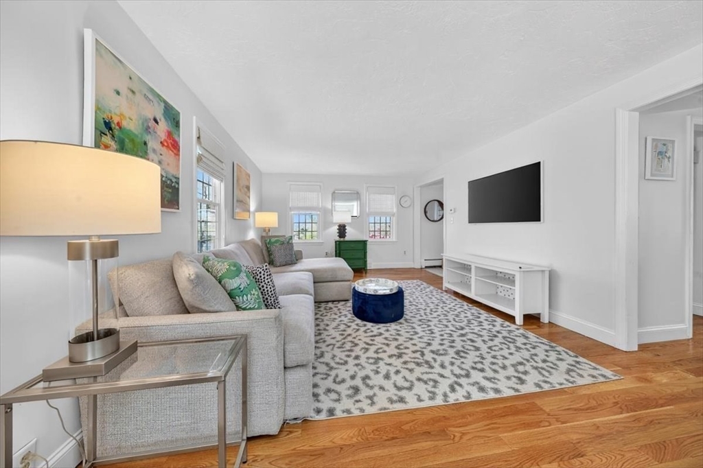 60 Oakleaf Dr
