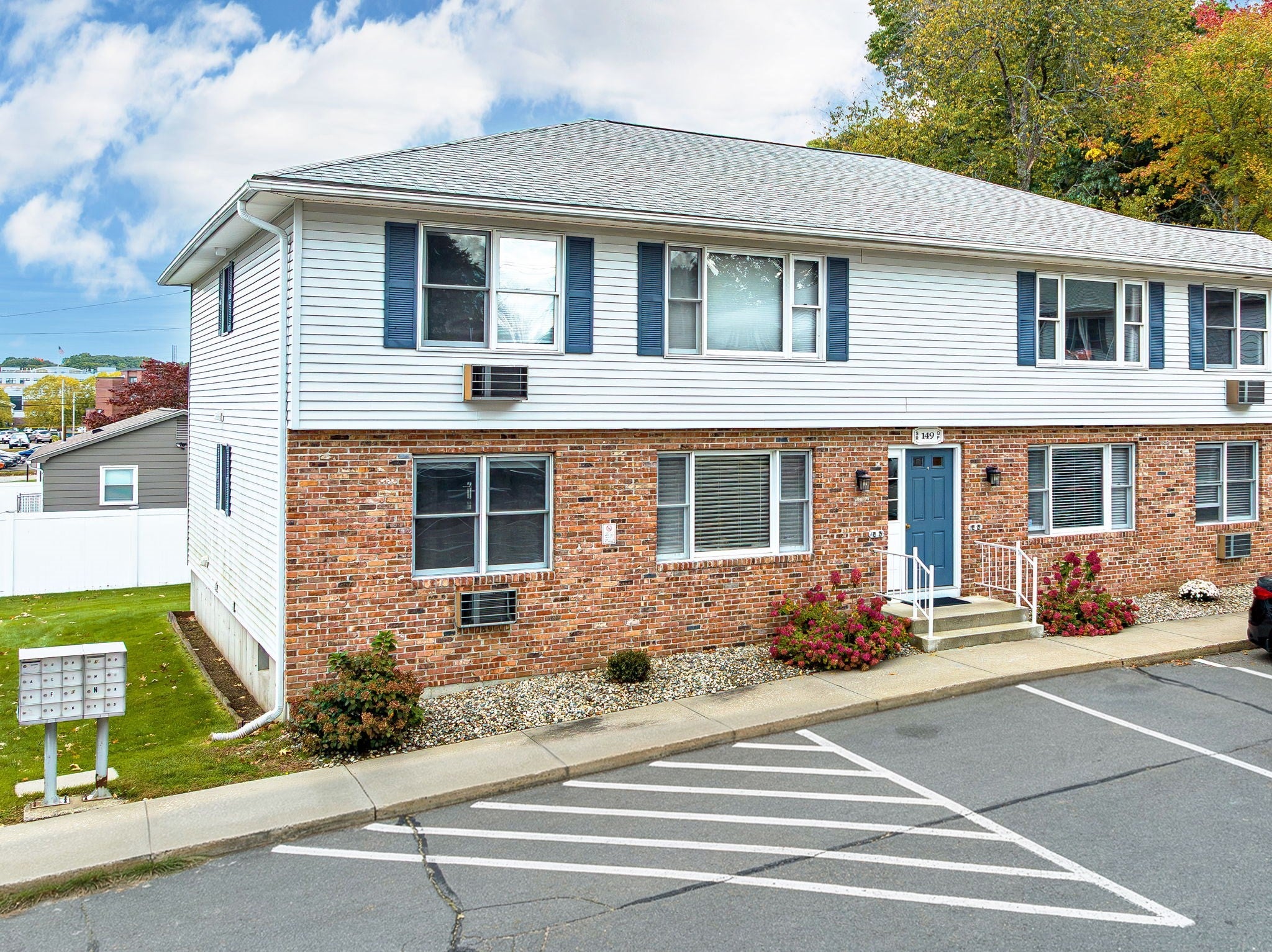 Photo of 149 Dale St, Chicopee, MA