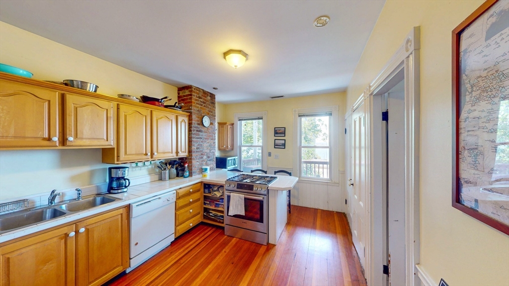 399 E 7th St 3