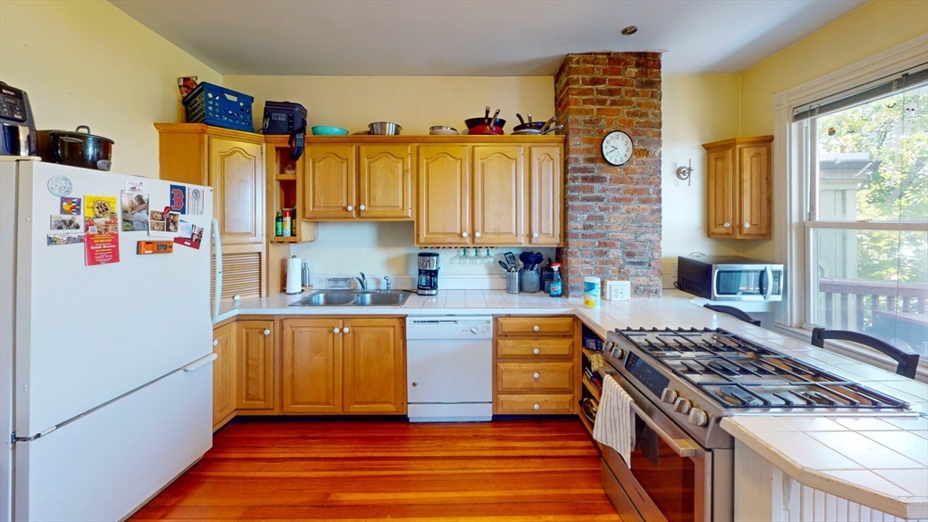 399 E 7th St 3