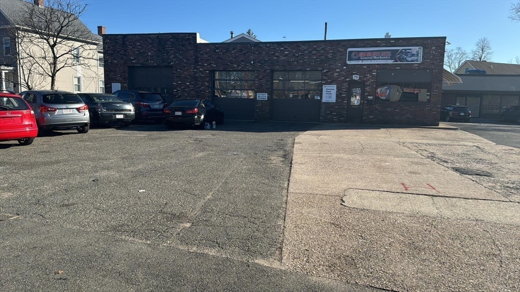 Photo 1 of 9 — 288 Allen St, Springfield, MA 01108