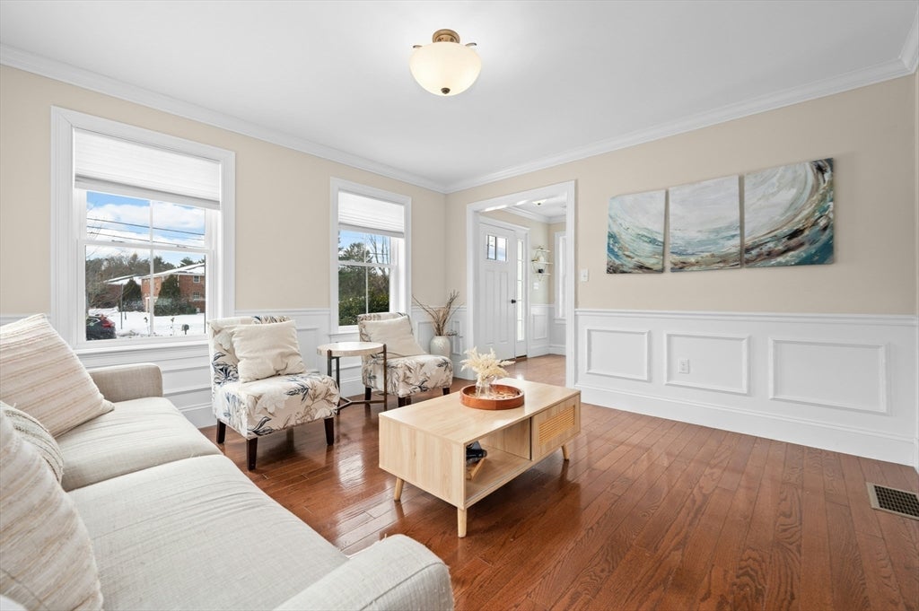 82 Pleasant Street 82