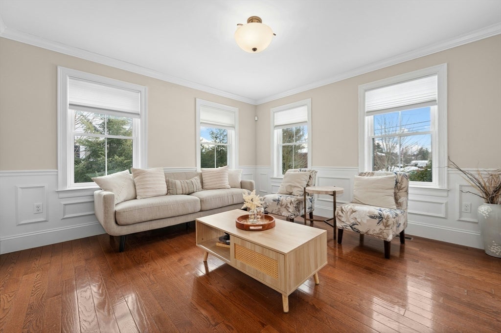82 Pleasant Street 82