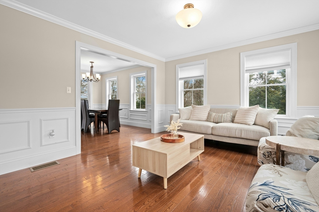 82 Pleasant Street 82