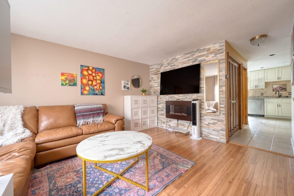 1373 Plymouth St 1373