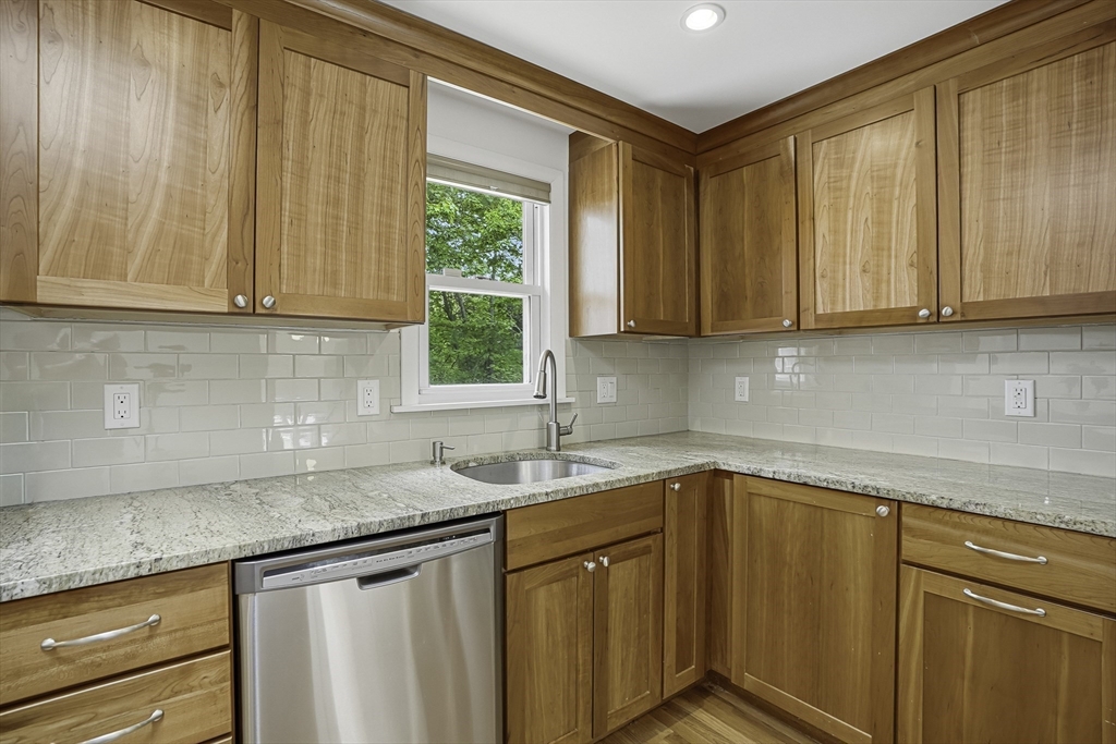 56 Yarmouth Rd, Norwood, MA Photo #11