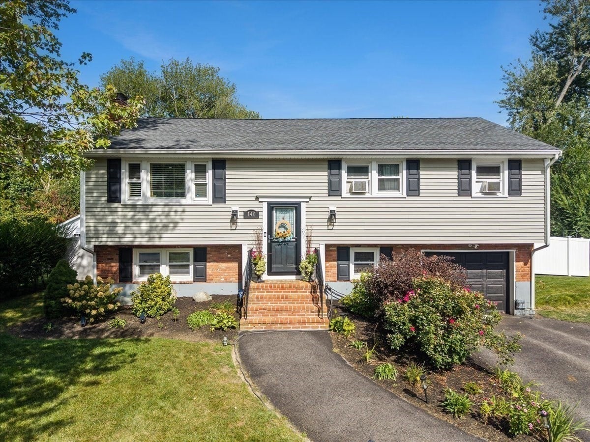 140 Tosca Dr