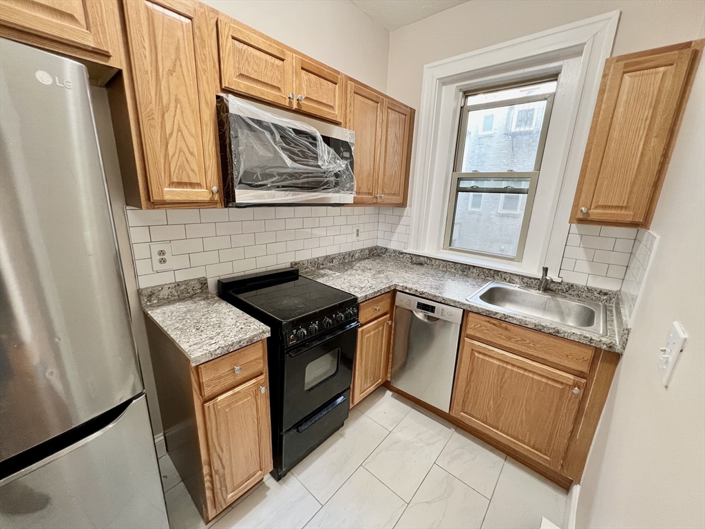 1669 Commonwealth Ave 3