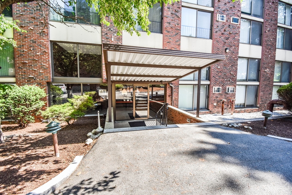 993 Massachusetts Ave 212