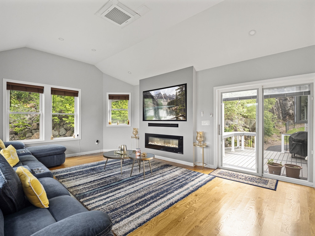 2 Gedney Dr