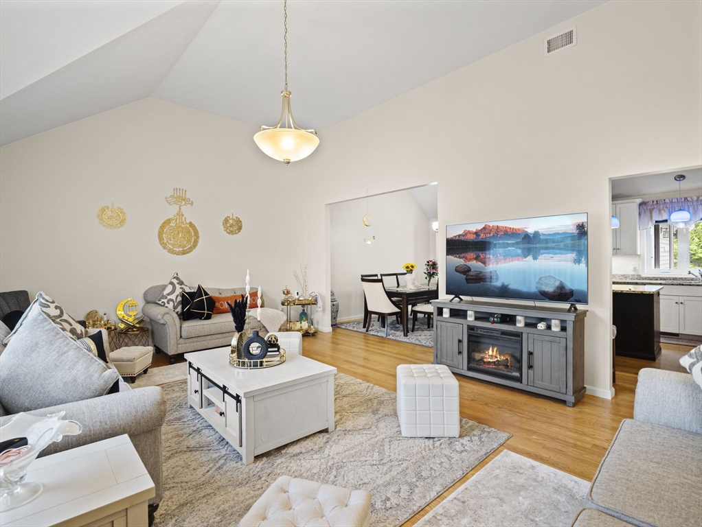 2 Gedney Dr