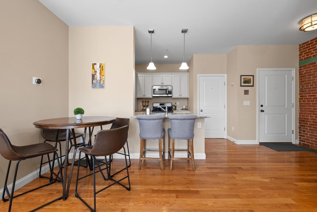 195 Collincote St 106