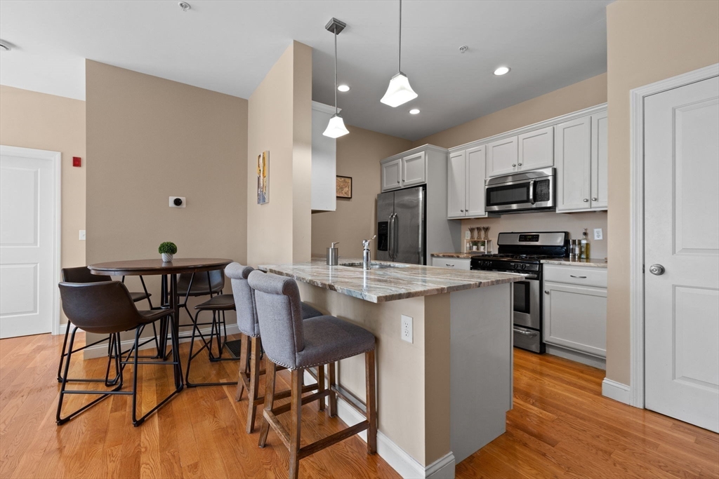 195 Collincote St 106