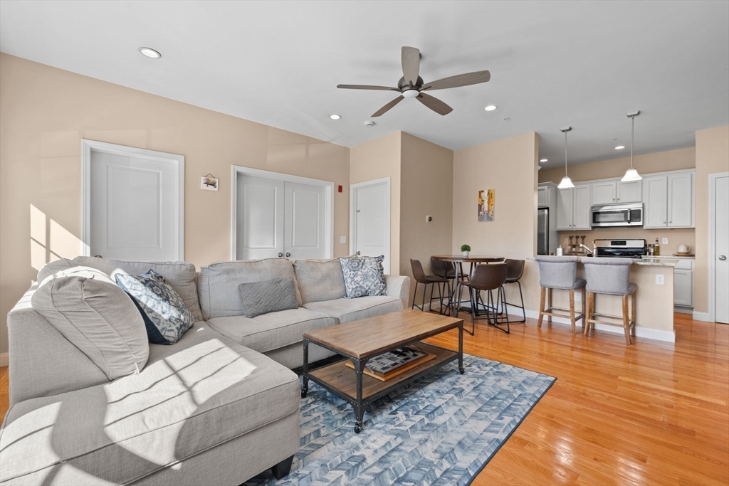 195 Collincote St 106