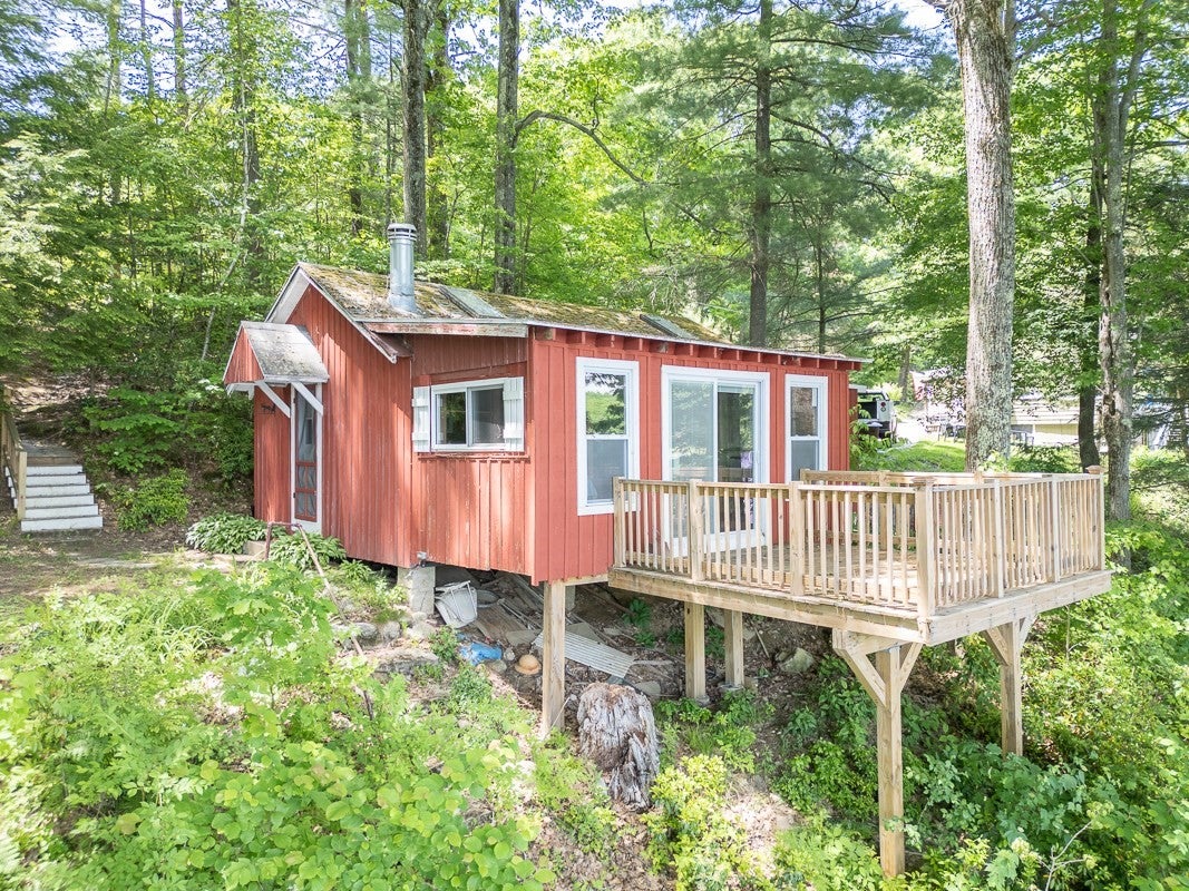 33 Watatic Pond Rd