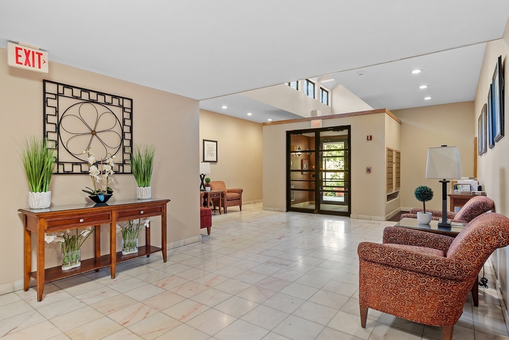200 Ledgewood Dr 201