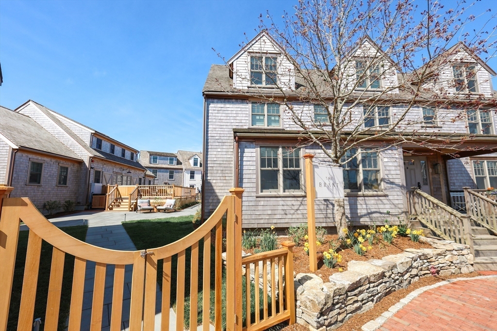 6 N Beach St 6