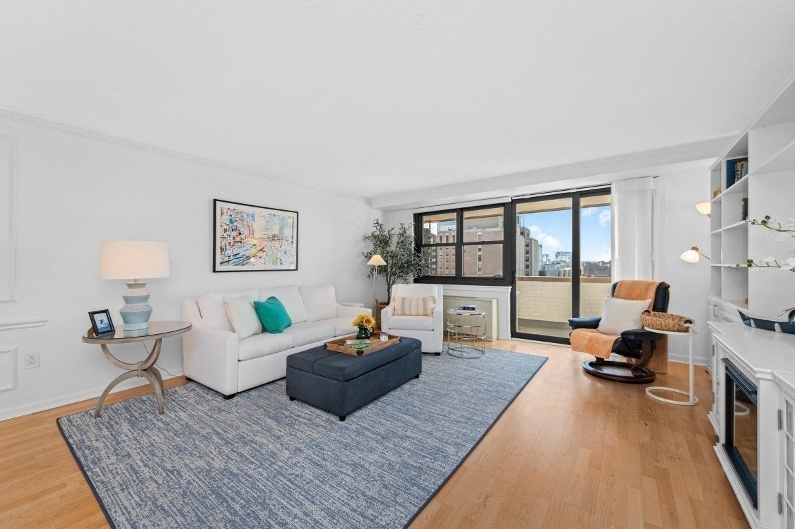 2 Hawthorne Place 15R