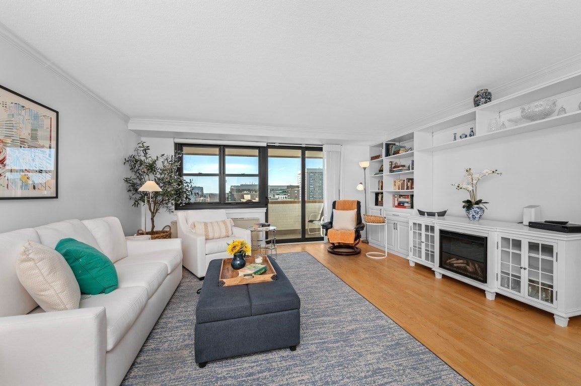 2 Hawthorne Place 15R
