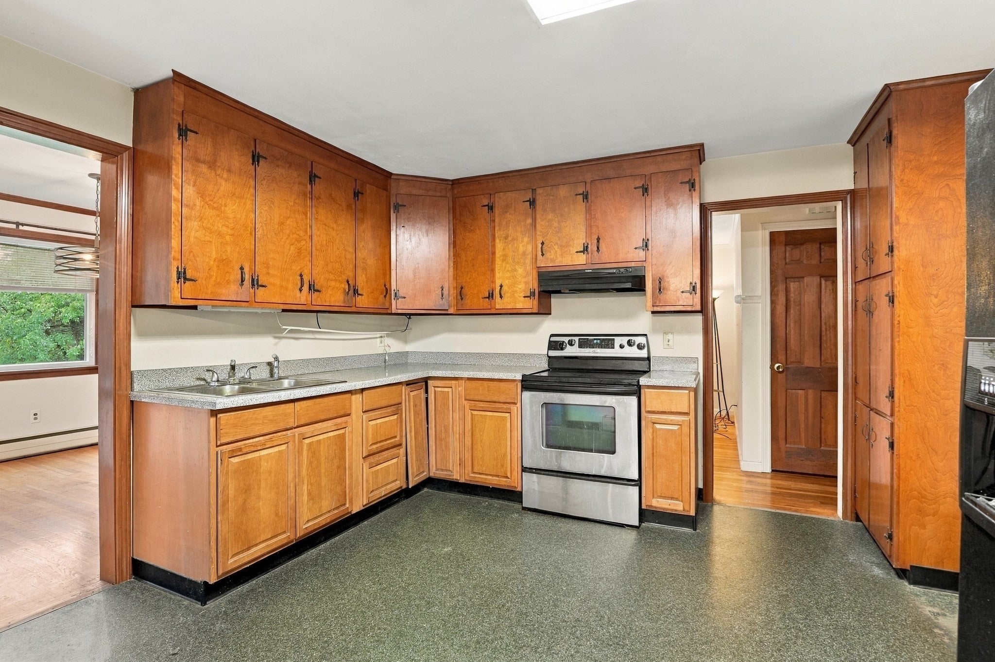 160 Millbury Street, Auburn, MA Photo #11