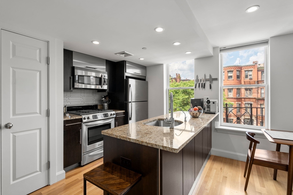 294 Newbury Street 3D