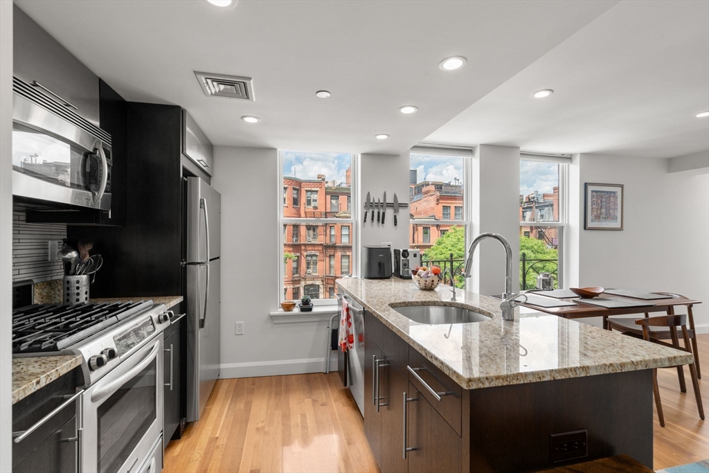 294 Newbury Street 3D