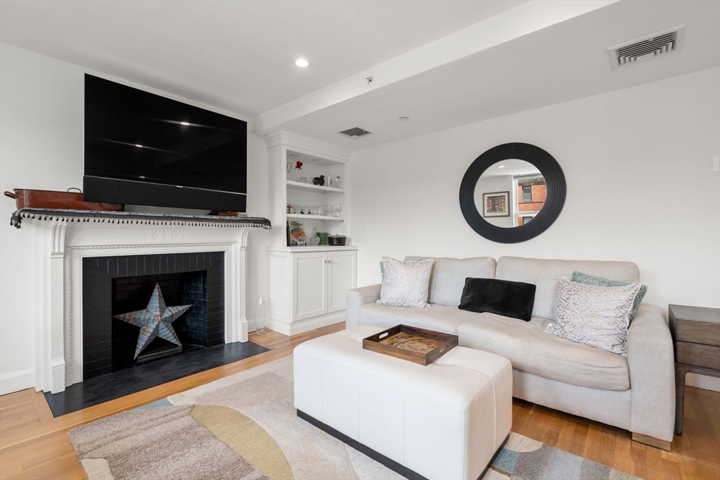 294 Newbury Street 3D