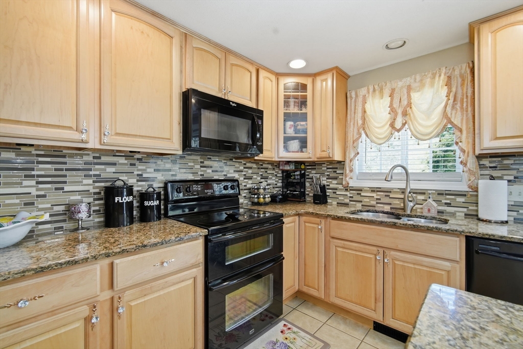 179 Cabinet St, Springfield, MA Photo #12