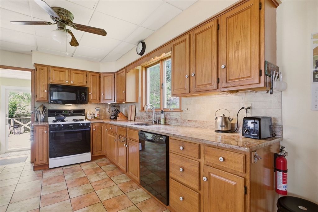 17 Buttonwood St, New Bedford, MA Photo #8