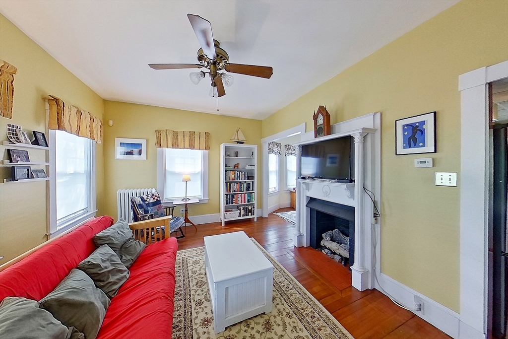 17 Buttonwood St, New Bedford, MA Photo #4