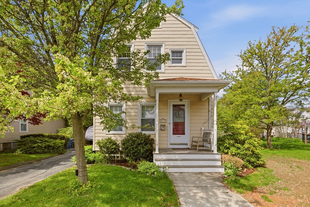 Photo of 17 Buttonwood St, New Bedford, MA