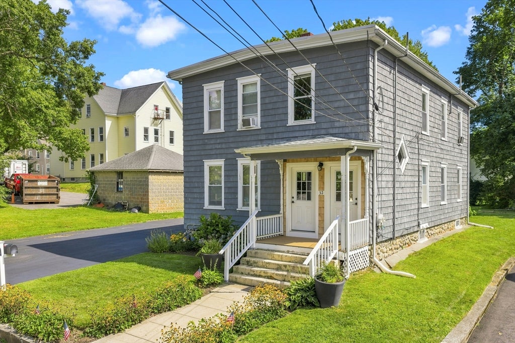 32 Frank St