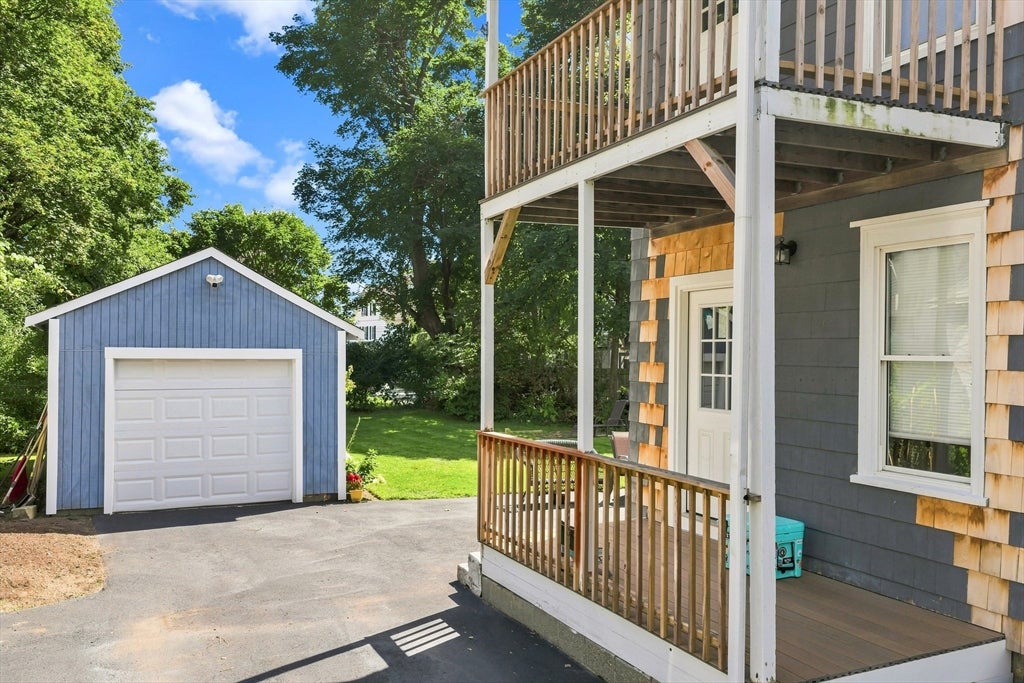 32 Frank St