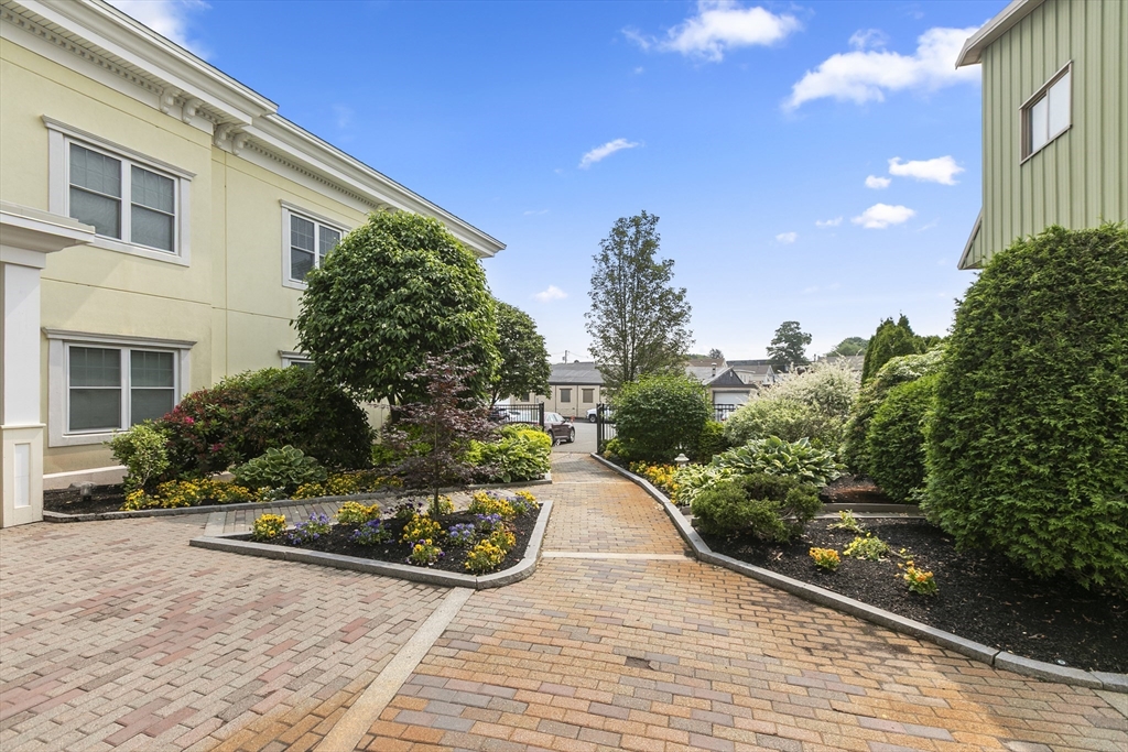 426 Main St 206
