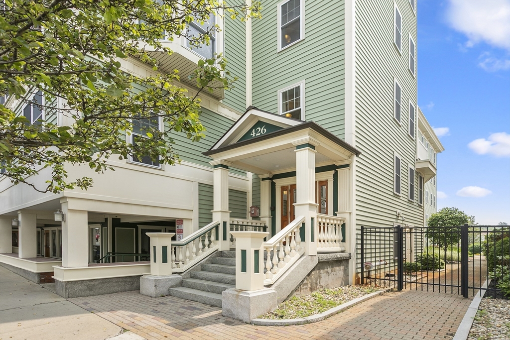 426 Main St 206