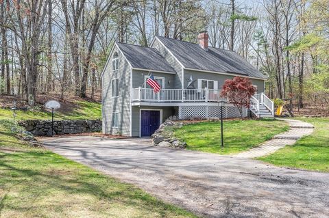 111 Stonebridge Dr Dracut MA 01826