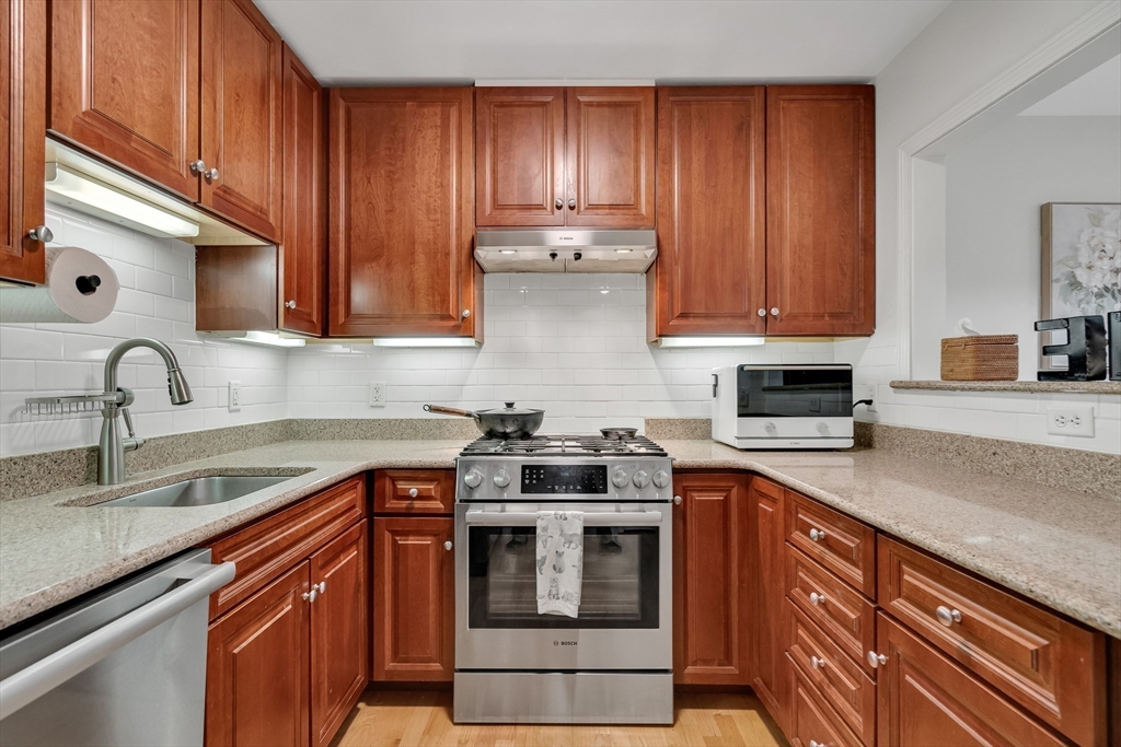 318 Rindge Ave 103