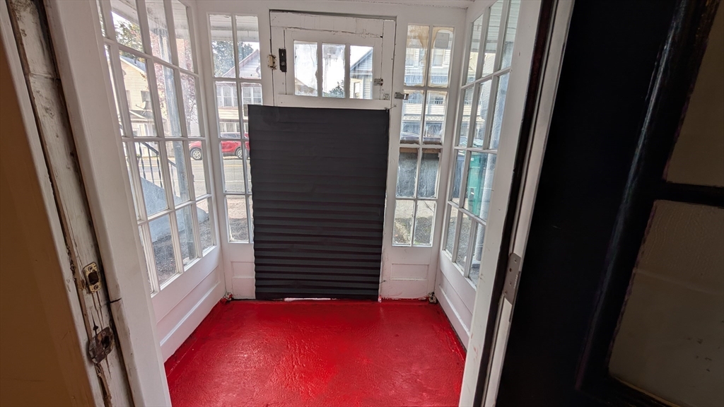 86 W Main St