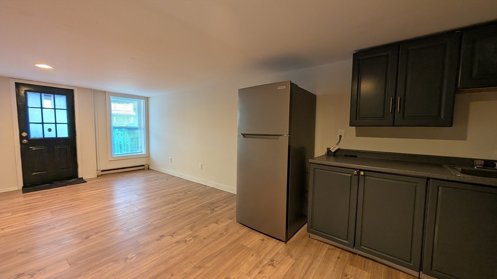 86 W Main St