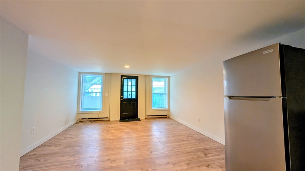 86 W Main St