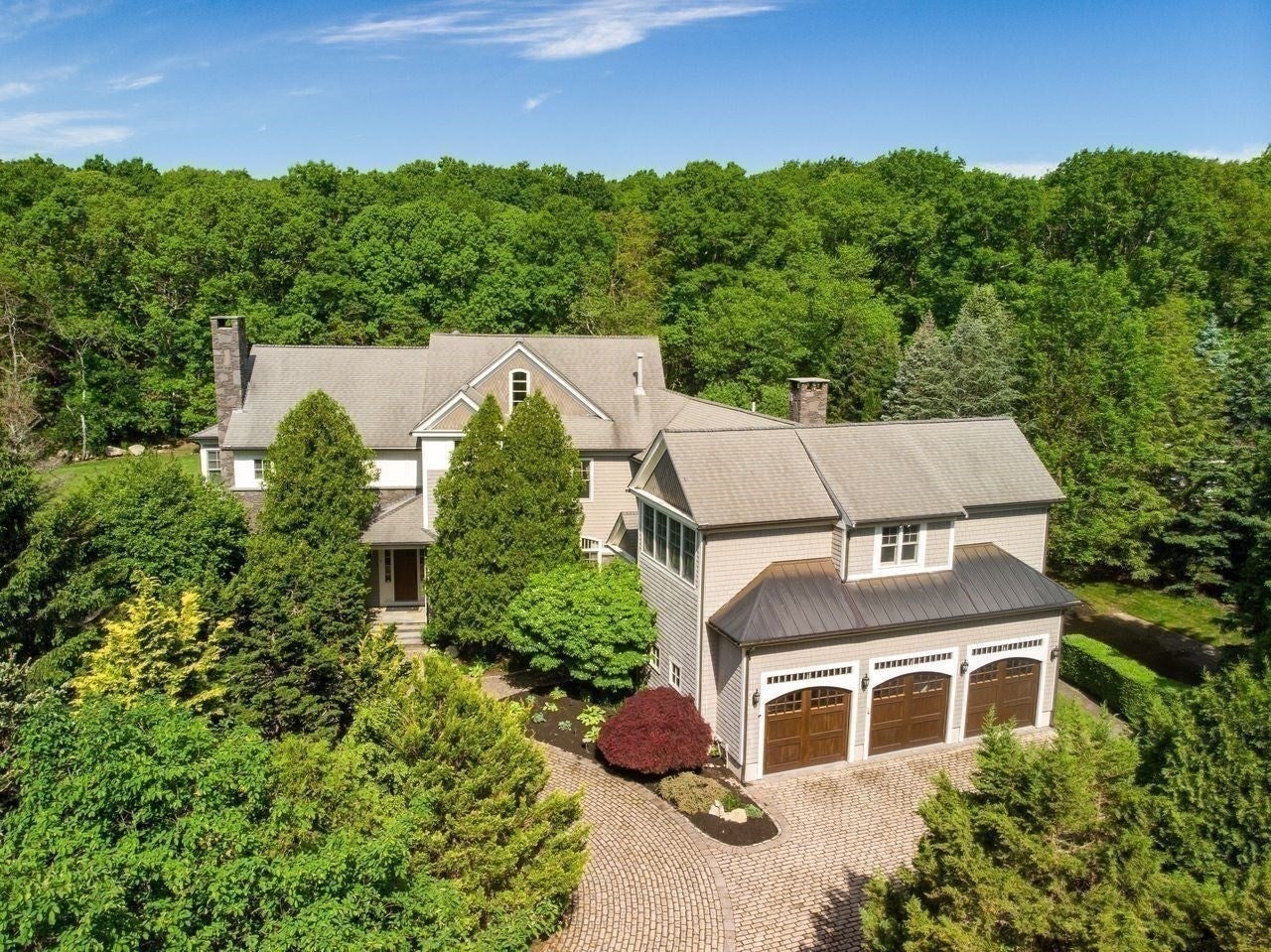 2 Stonegate Ln