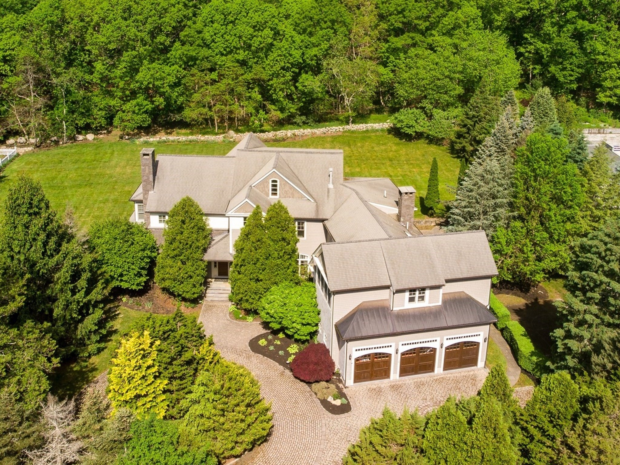 2 Stonegate Ln