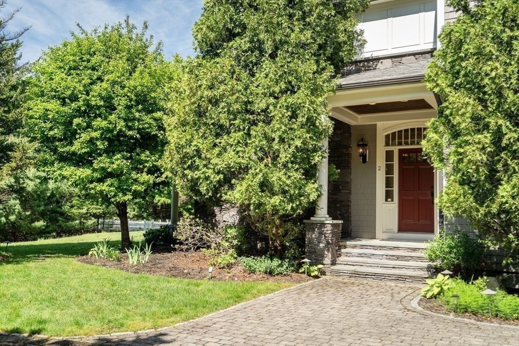 2 Stonegate Ln