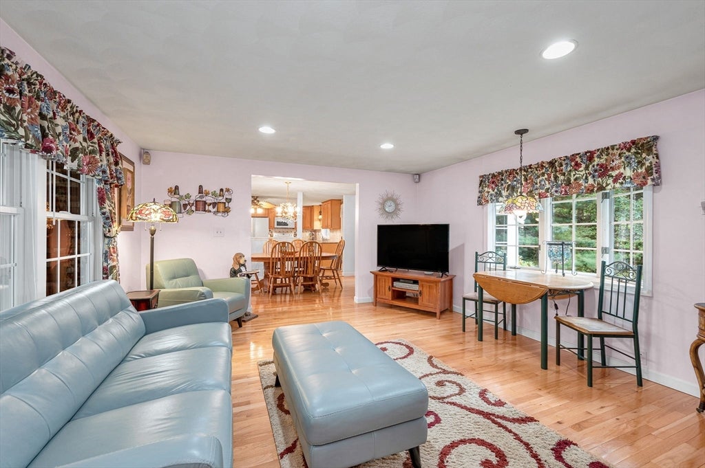 7 Draper Dr, Wilmington, MA, 7 Draper Dr, Wilmington, MA Photo #12